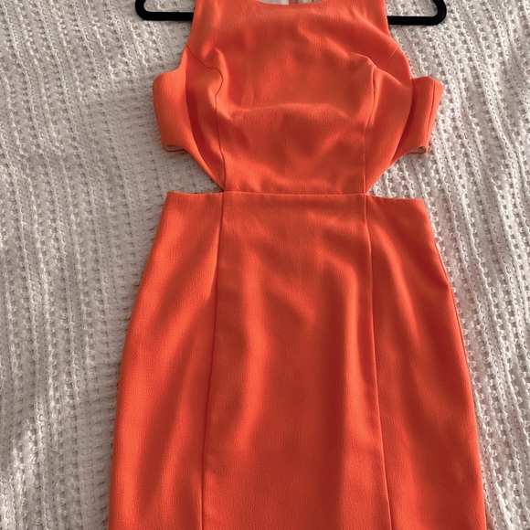 Beautiful size small peach dress with cut outs. - Picture 2 of 5